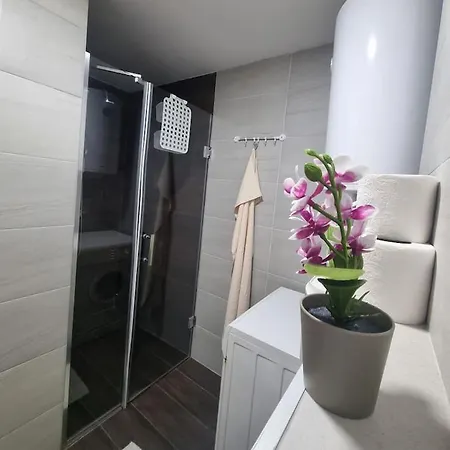 Cozy One Bedroom With Free Parking Apartamento Escópia