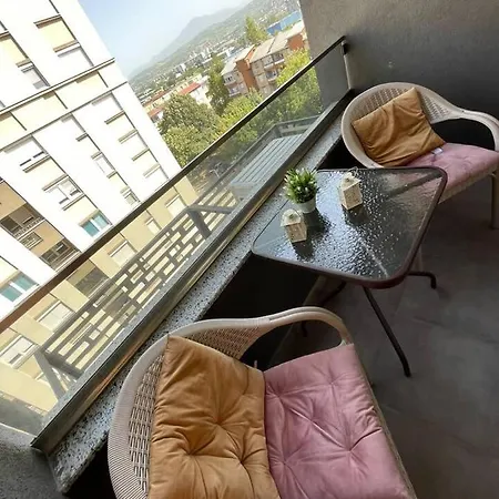 Cozy One Bedroom With Free Parking *