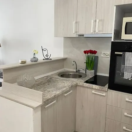 Cozy One Bedroom With Free Parking Apartamento Escópia